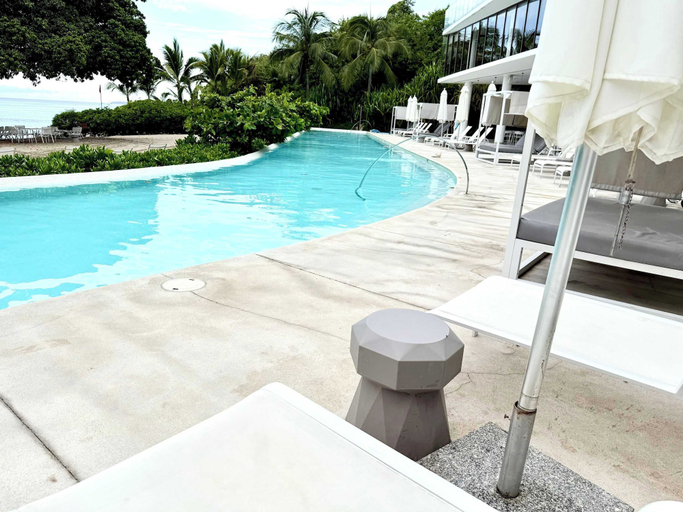 Pool 4, Bolongo: Your Exclusive Oceanfront Escape, Compostela