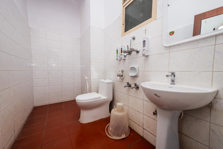 Bathroom 3, The Grand Rajmahal, Bangalore