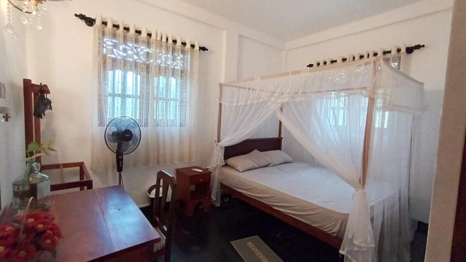 Bedroom 2, Villa 61, Hikkaduwa