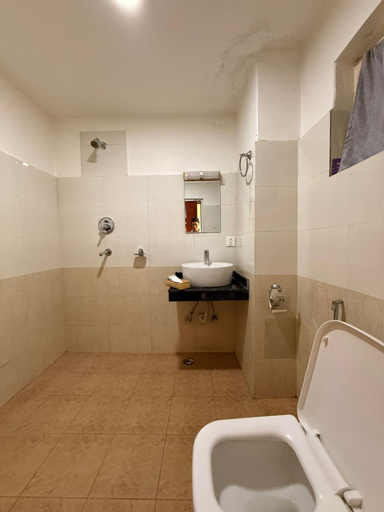 Shower 5, Laavanya Inn, Gandaki