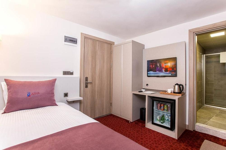 Bedroom 3, Perla Arya Hotel, Konak