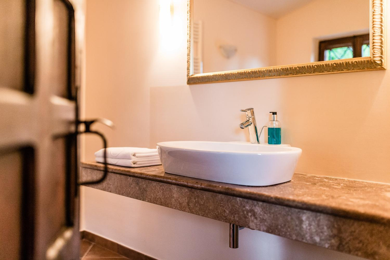Bathroom, Villa Uliveto, Macerata