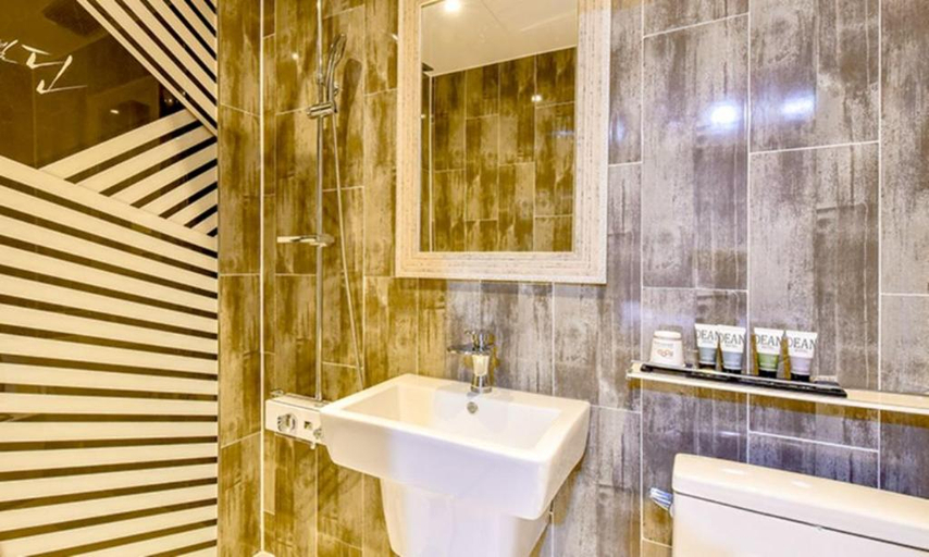 Bathroom 5, Changwon Hotel Dean, Changwon