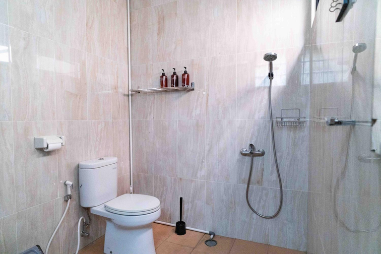 Bathroom 2, Casuarina Villa - City Center American Classic Villa, Bandung