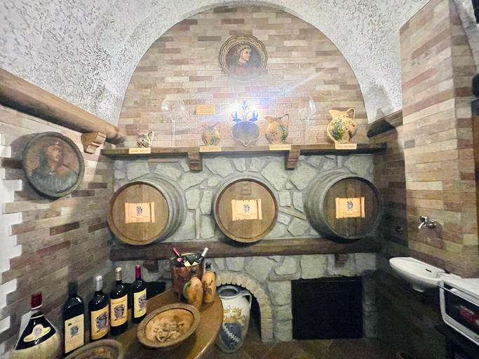 Food & Drinks 5, Charming villa in Umbria - sleeps 24 - lake view - Pool, jacuzzi and events room, Viterbo
