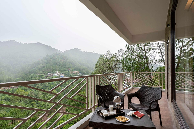 Others 2, Spring Hills, 4BD Kasauli glass attic Villa, cook, Solan