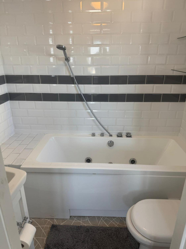 Bathroom 3, OYO Shore Surf Lodge, Cornwall