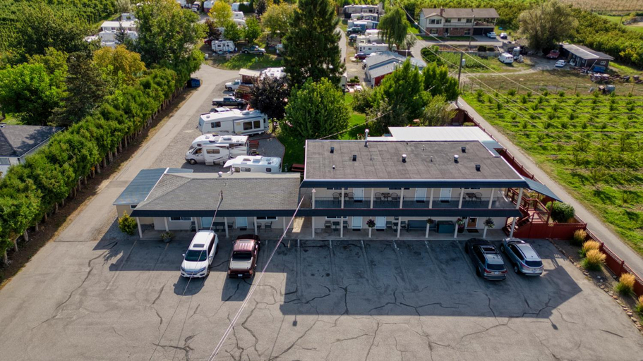 Exterior view 1, Maple Leaf Motel & RV Park Resort, Okanagan-Similkameen