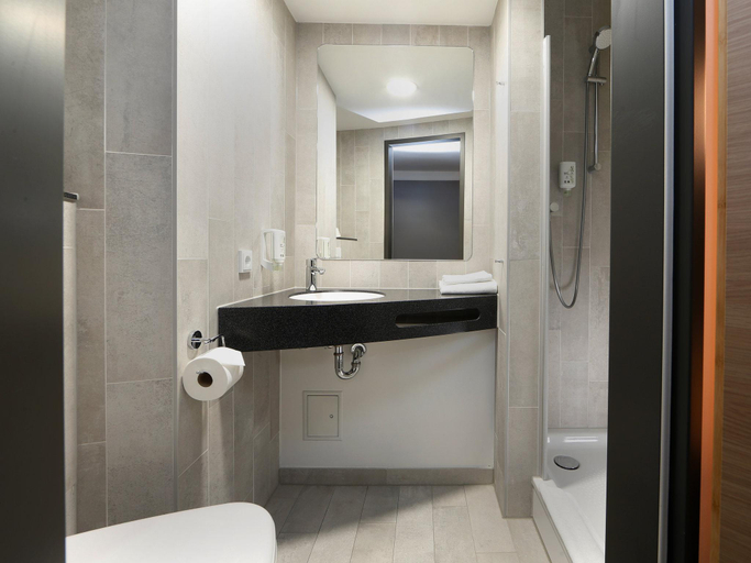 Bathroom 3, B&B HOTEL Frankfurt-Oder, Frankfurt (Oder)