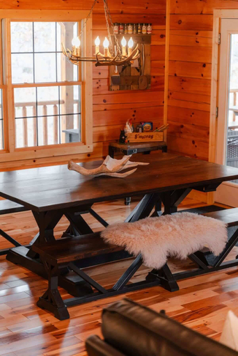Room 5, Sleeps 16! Luxury Cabin With Game Room & Hot Tub, Hocking