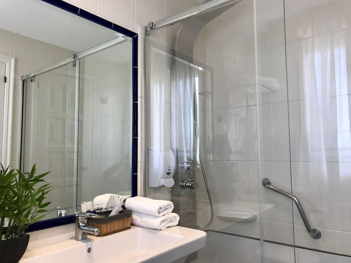 Bathroom, Hotel Nuevo Vichona, Pontevedra