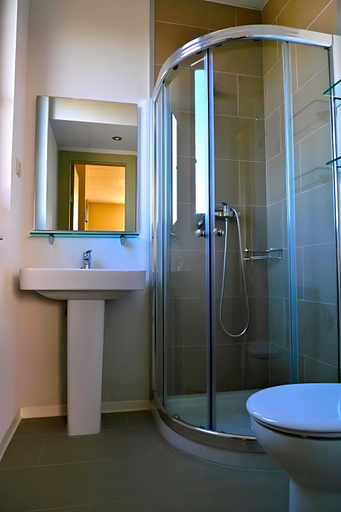 Bathroom 3, Vertice Roomspace, Madrid