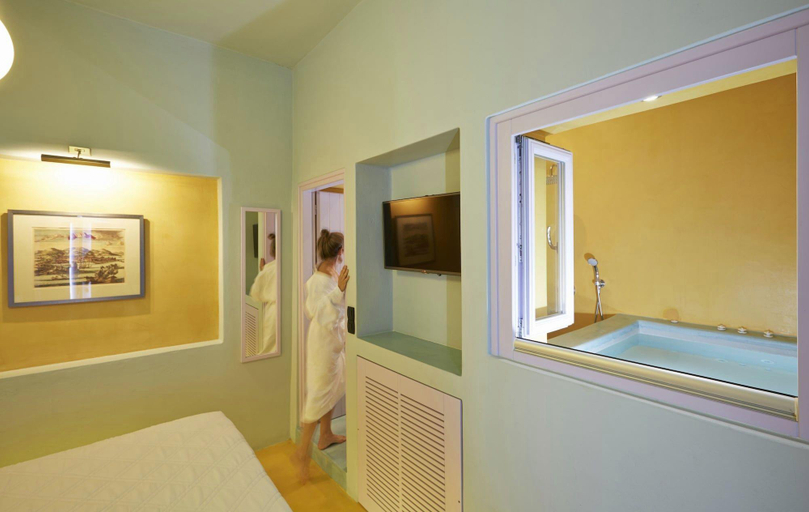 Bathroom 5, On the Cliff, South Aegean