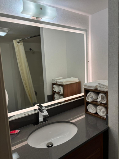 Bathroom 4, Econo Lodge Yazoo City, Yazoo