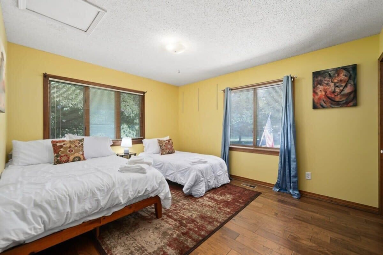 Room 5, Eastview Drive Jolly Green Giant, Madison
