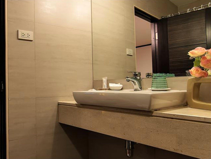 Bathroom 4, Bossotel Bangkok, Bang Rak