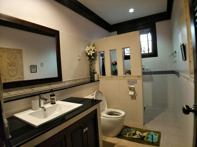 Bathroom 3, Ban Thong U, The Landmark, Muang Chiang Mai