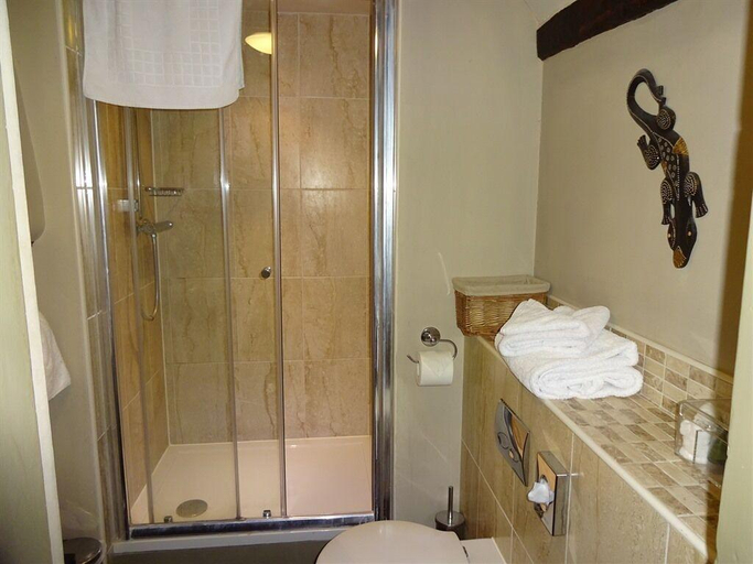 Bathroom 3, The Cross Keys Hotel, Dumfries and Galloway