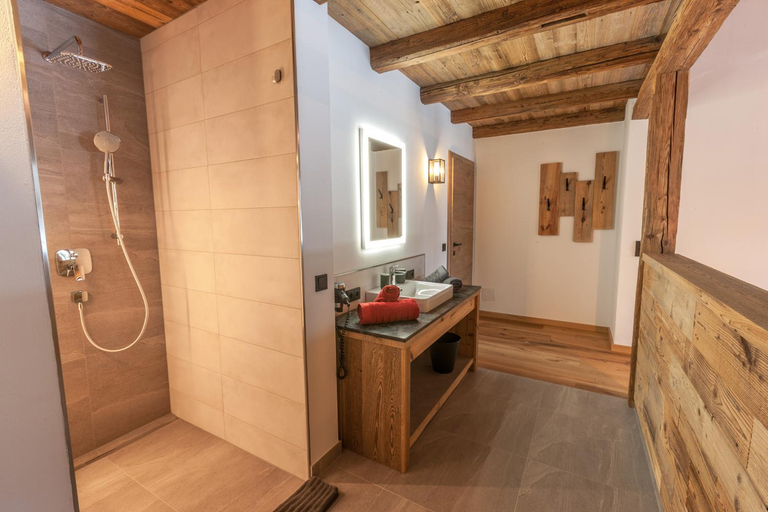 Bathroom 2, Maroldenhof, Zell am See