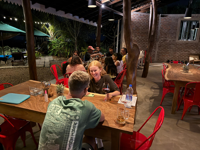 Food & Drinks 5, Villa Hillcrest, Welipitiya