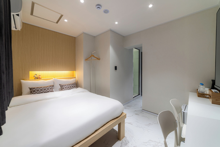 Room 2, The Central Hongdae, Mapo