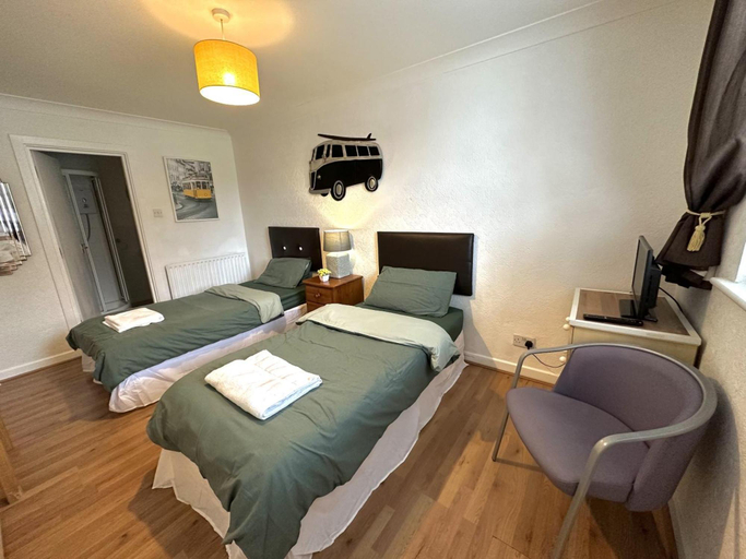Bedroom 4, Ipswich Inn, Suffolk