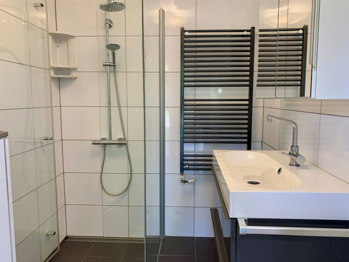 Bathroom, Stylish Coastal Retreat in Sint Maartenszee, Zijpe