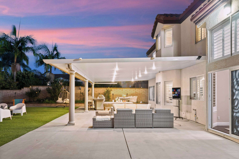 Terrace/patio 4, Luxury Pool Home w Theater Games & Mountain View, Los Angeles