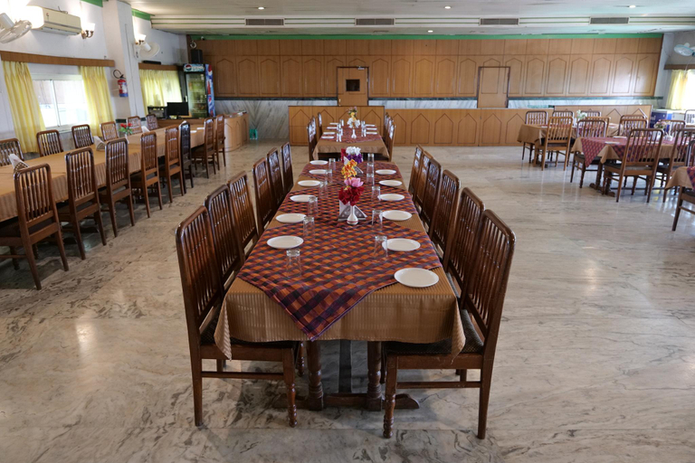 Food & Drinks 5, Hotel Menaal Residency, Kota