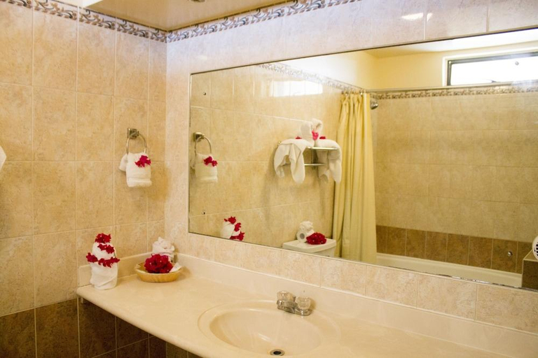 Bathroom 3, Tropikist Beach Hotel and Resort
