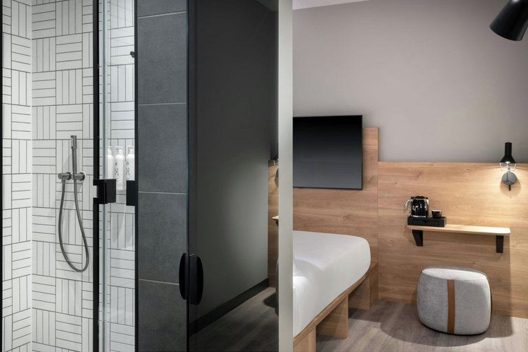 Room 3, Moxy London Piccadilly Circus, London