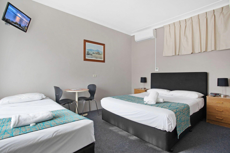 Bedroom 2, Gateshead Tavern & Motel, Lake Macquarie - East