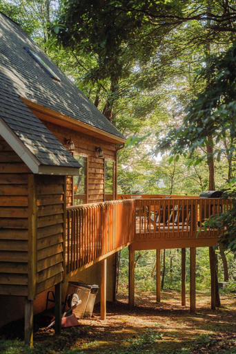 Terrace/patio 3, Cheerful Two Bdrm Cabin With Hot Tub & Pet Friendly, Hocking