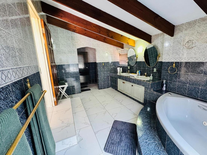 4, Villa Picasso - 3 Bed Villa, City of Johannesburg