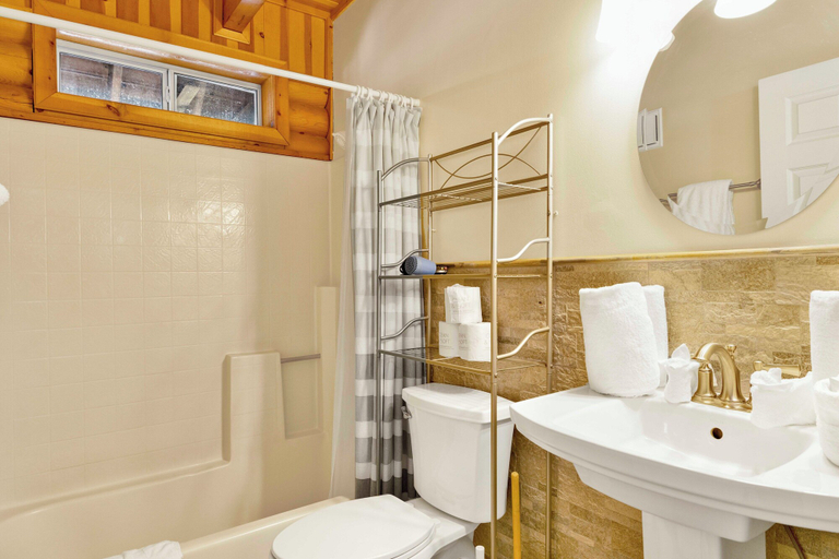 Bathroom 3, Cub's Cabin #2561, San Bernardino