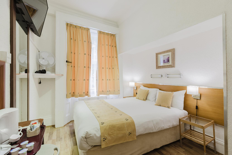 4, Falcon Hotel, London