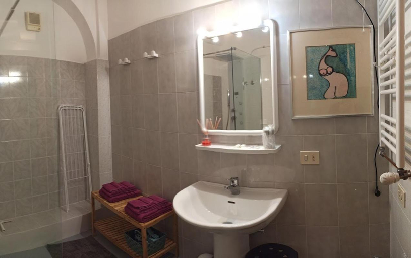 Bathroom 3, La casa di Nina appartamento in collina, Arezzo