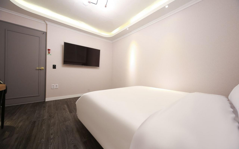 Bedroom 4, Munhwa Motel, Andong