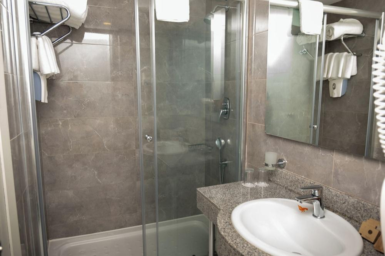 Bathroom 4, Pegasos Resort, Alanya