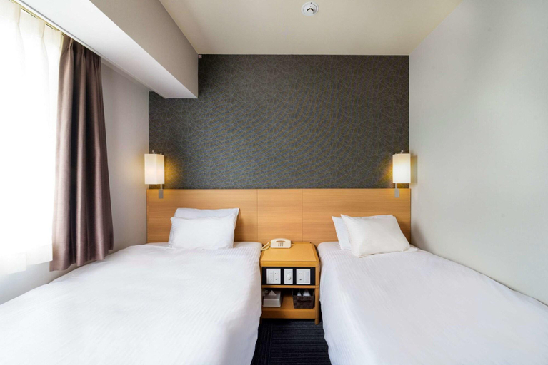 Bedroom 2, SureStay Plus by Best Western Shin-Osaka, Osaka