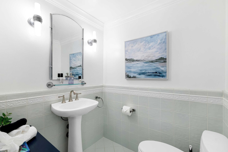 Interior 5, Oceanfront Gem w/ Balcony, Pool, Hot Tub & Carbon Beach Access Bluewater Haven by Avantstay, Los Angeles