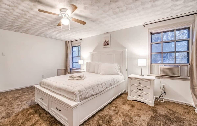 Room 3, Pinecrest Cottage, Shelby