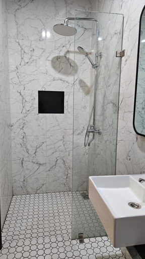 Bathroom 5, LA Fee Villa Purwokerto, Banyumas