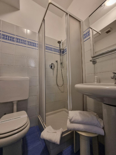 Bathroom 4, Hotel Astoria, Torino