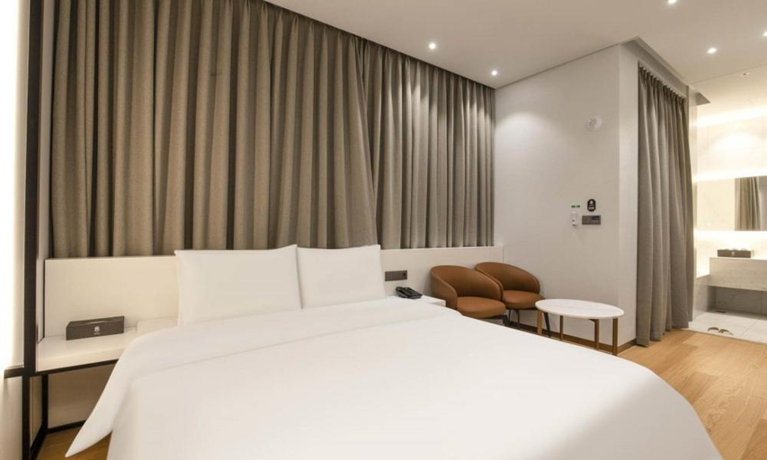 Bedroom 2, Uiwang Milos Hotel, Gunpo