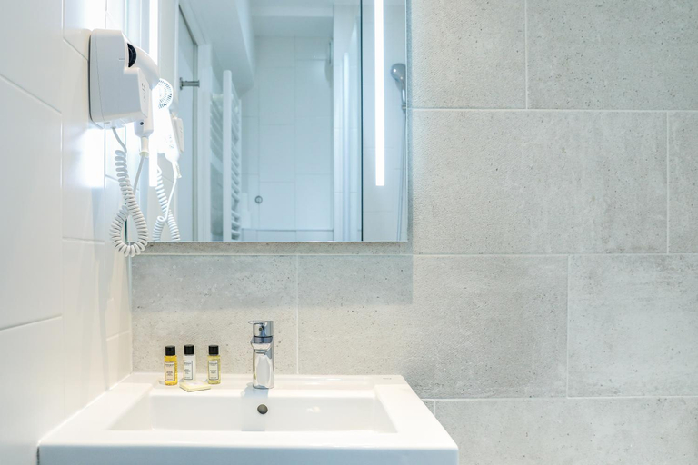 Bathroom 3, Le Saint-Aubert Hotel, Manche