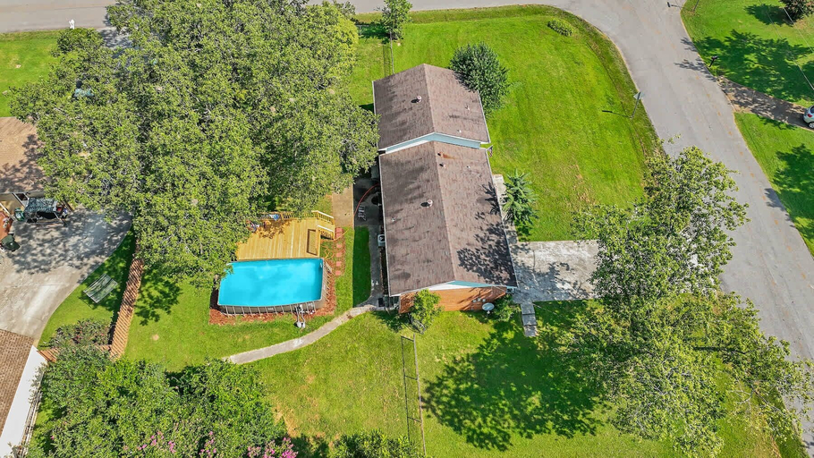 Exterior 4, Gilmore Retro Pad, Madison