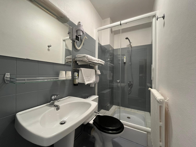 Bathroom 4, Logis Hotel de La Barque, Sarthe