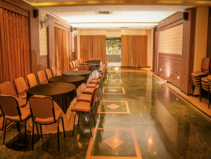 Others 3, Royal Inn, East Nimar