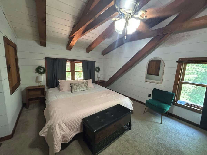 Room 3, Outdoors Sleeps7 Family Getaway Fun Arcade, Hocking